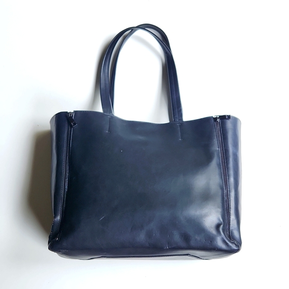 Sorial New York Expandable Shoulder Tote in Black and Gray - Picture 3 of 17